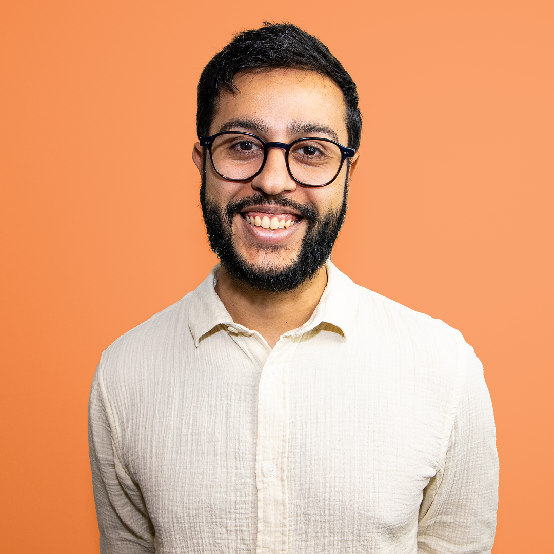 Portrait de Nicolas Marais, Lead Account Manager pour le réseau Les Opticiens Mobiles, qui soutient les opticiens sur leur développement commercial auprès des EHPAD